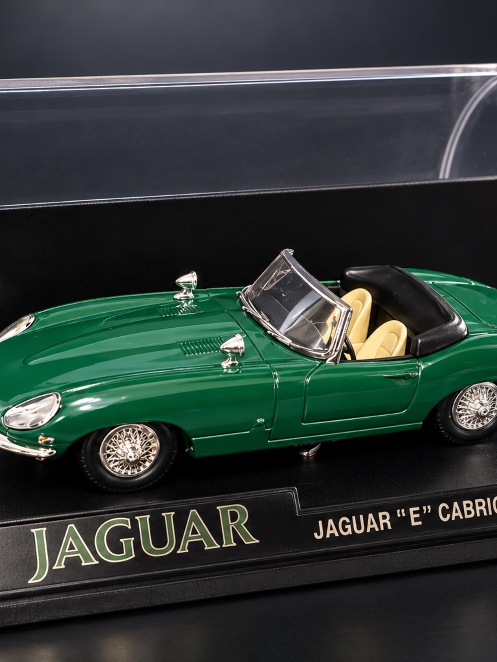 Jaguar Model Car - New Ray 48839